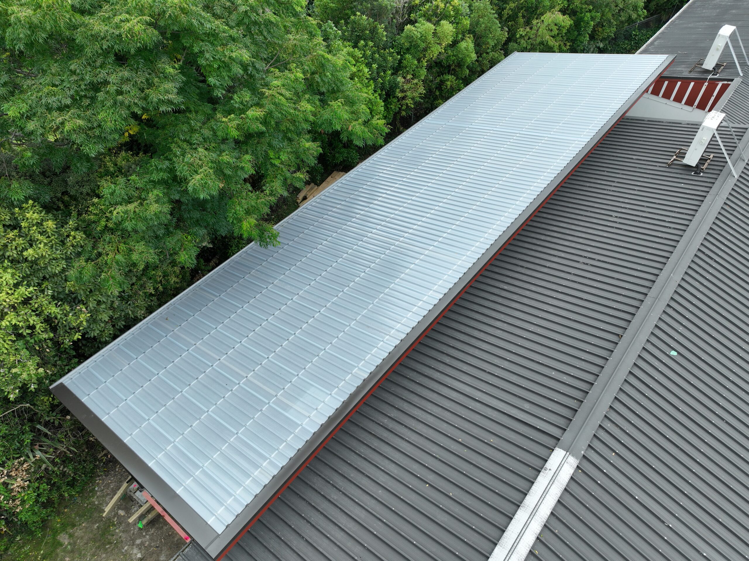Translucent roofing sheets